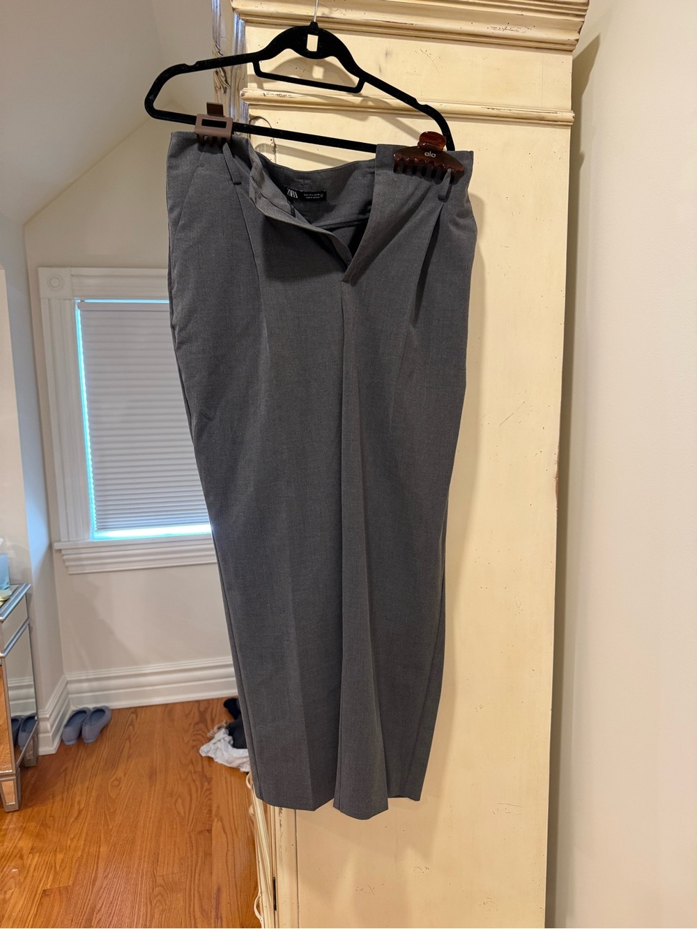Zara Men's Charcoal Gray Dress Pants - Pleated Front